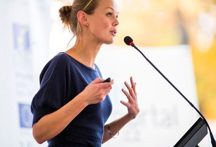 Rednerin erzählt eine Geschichte - Storytelling