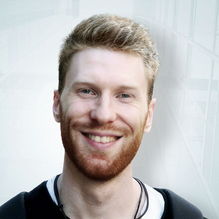 Portrait: Elias Hartung