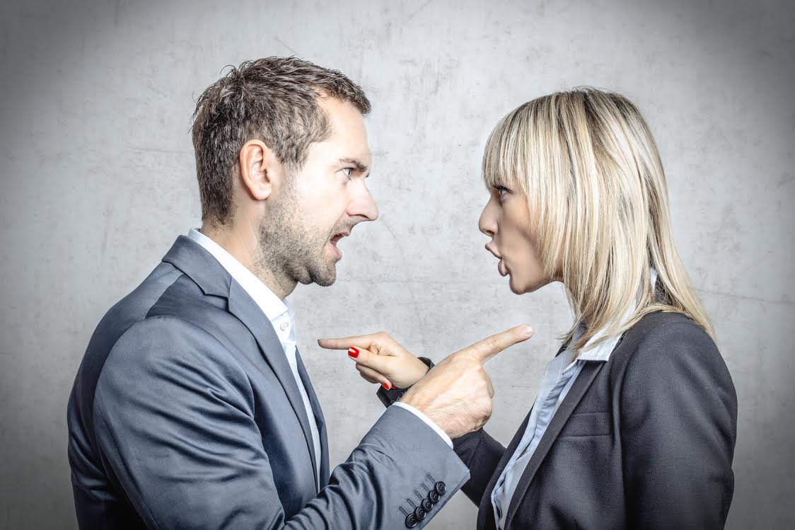 Mann und Frau streiten